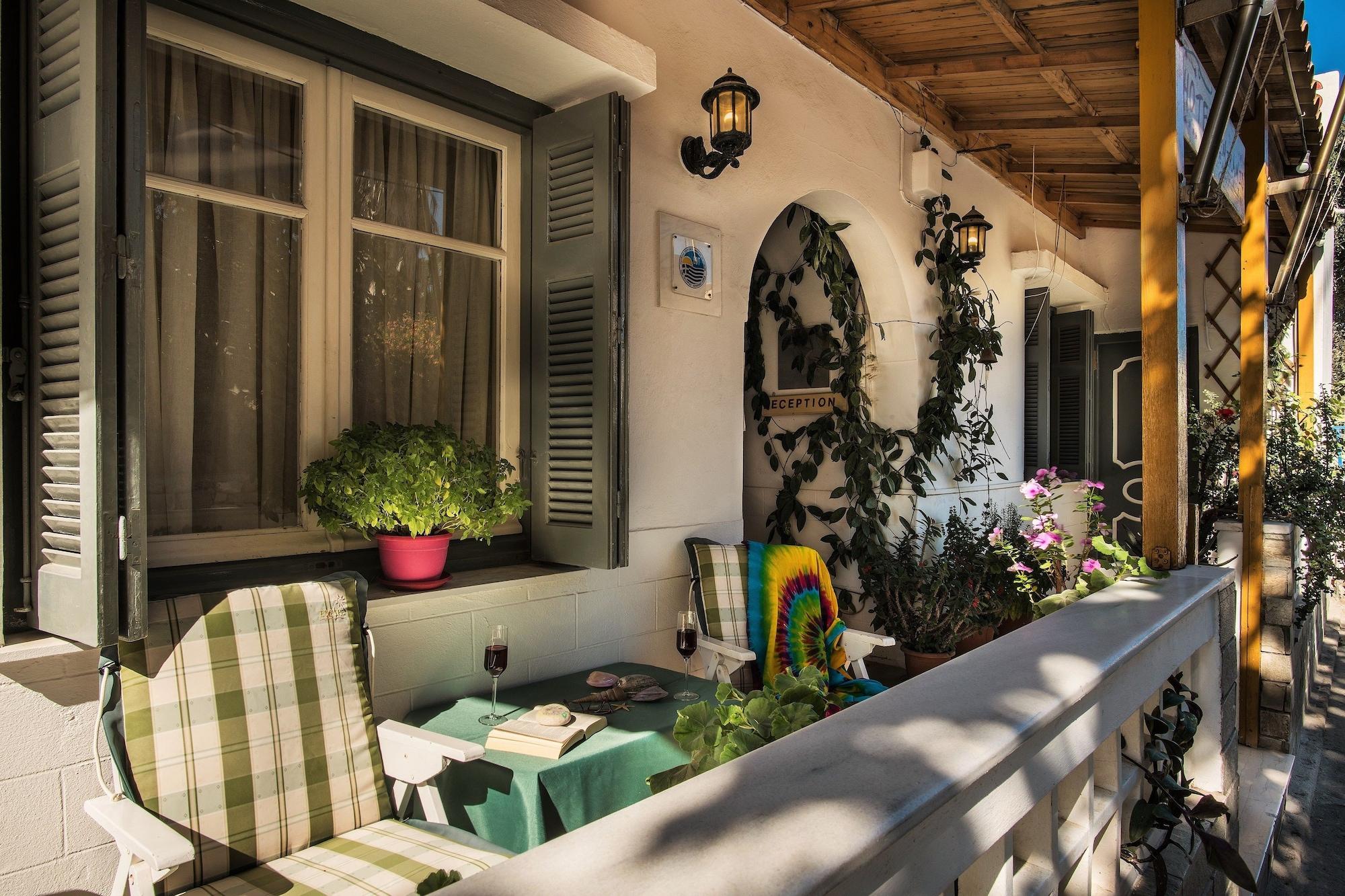 Semiramis Guesthouse Adámasz Kültér fotó